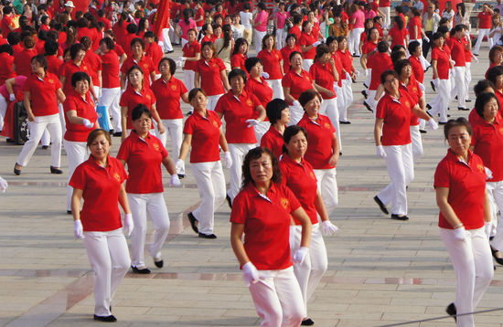 中国广场舞生意调查: 1亿大妈 万亿级市场