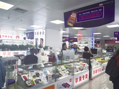 徐家汇太平洋数码广场，没有金立手机售卖点 汪建君 摄