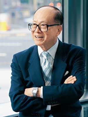 大慈善家：李嘉诚。