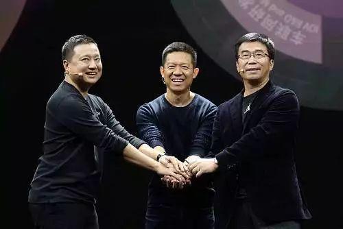 图：周航（左）和贾跃亭（中）