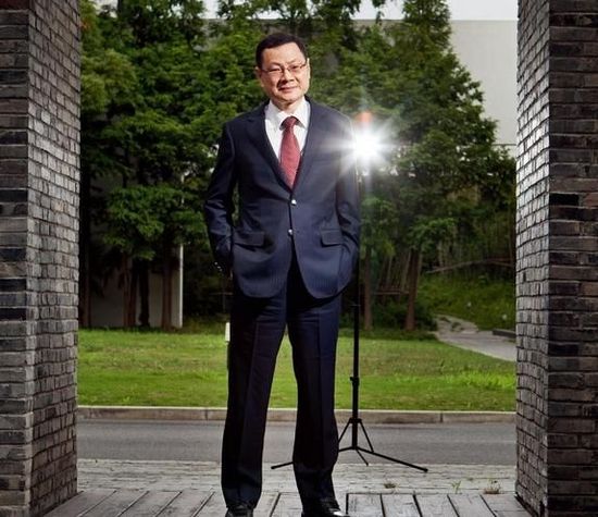 大润发黄明端：做企业不能有“怕”字