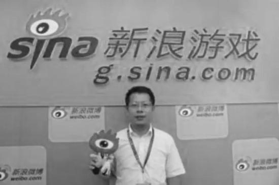来参加追悼会的朋友们都觉得，是工作把他压垮了。